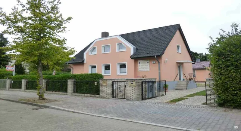Gemütliche Dachgeschosswohnung in Berlin-Staaken zu mieten — photo 1